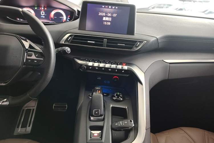 Used Peugeot 5008 2017 380THP 7-Seater Luxury GT Edition Audio And AC Panel