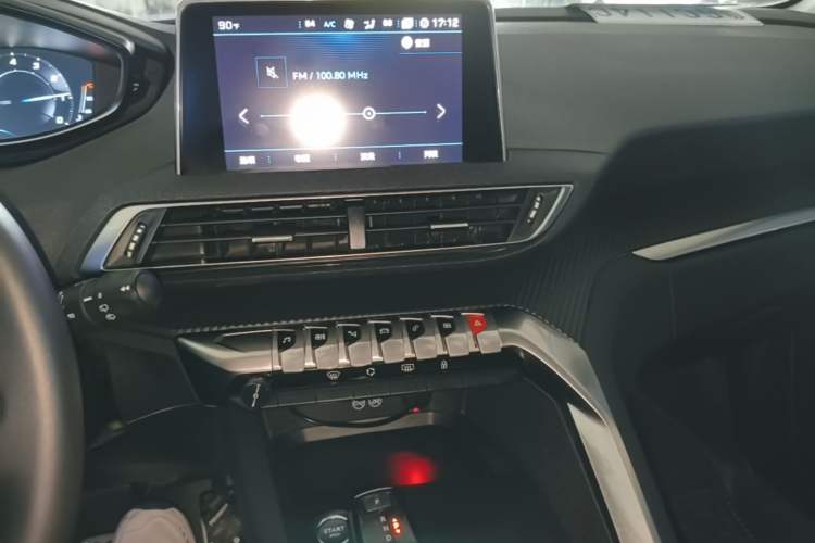 Used Peugeot 5008 2017 350THP 7-Seater Elite Edition Audio And AC Panel