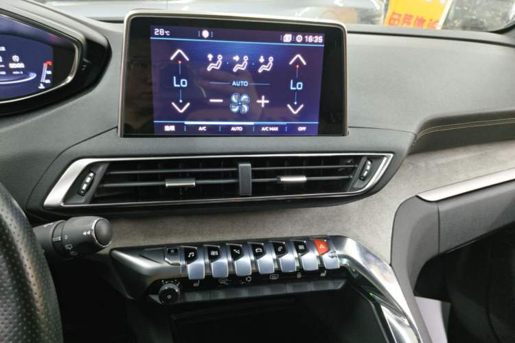 Used Peugeot 5008 2017 380THP 7-Seater Luxury GT Edition Audio And AC Panel