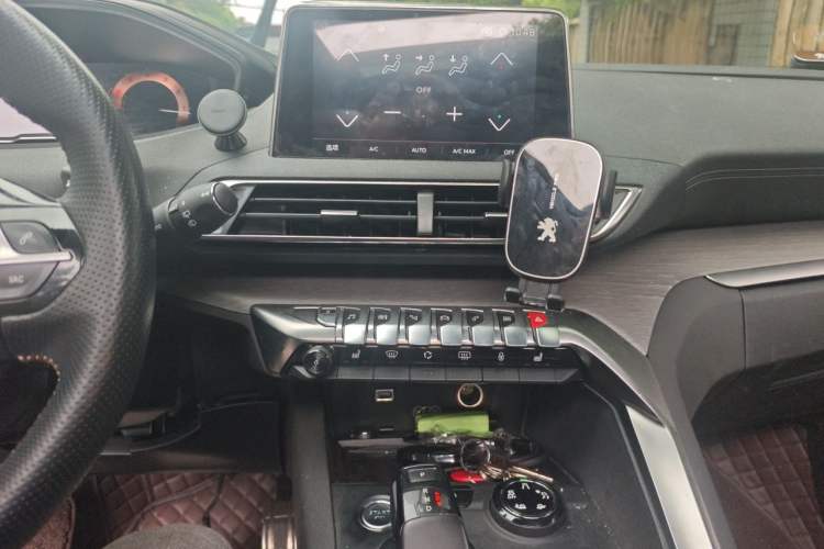 Used Peugeot 5008 2017 380THP 7-Seater Luxury GT Edition Audio And AC Panel