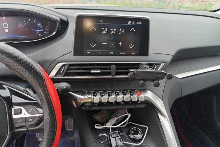 Used Peugeot 5008 2017 380THP 7-Seater Luxury Edition Audio And AC Panel