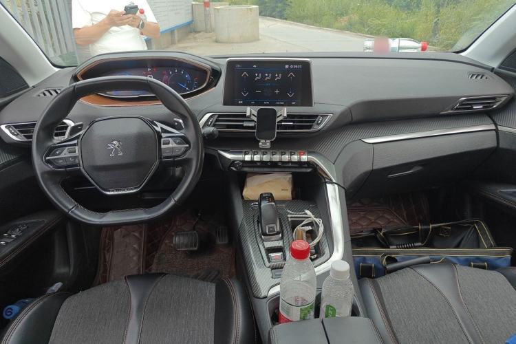 Used Peugeot 5008 2017 350THP 7-Seater Elite Edition Center Console