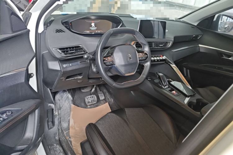 Used Peugeot 5008 2017 380THP 7-Seater Elite Edition Center Console