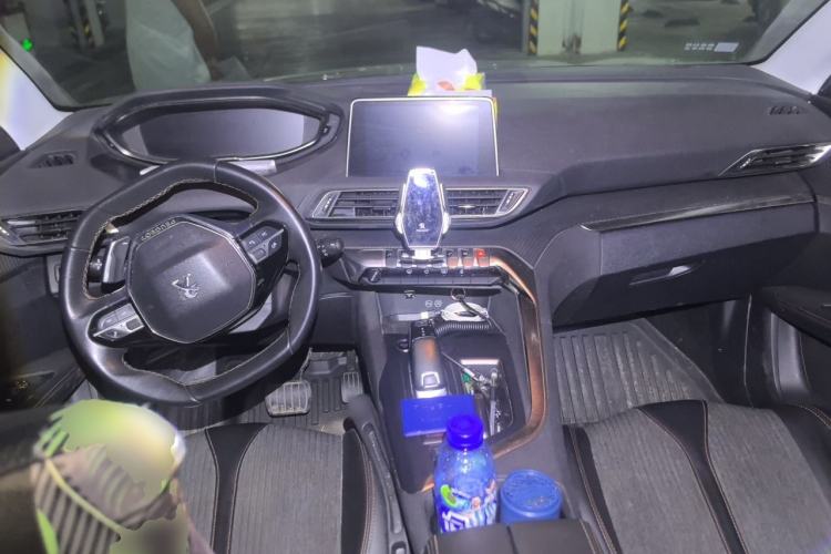 Used Peugeot 5008 2017 380THP 7-Seater Elite Edition Center Console