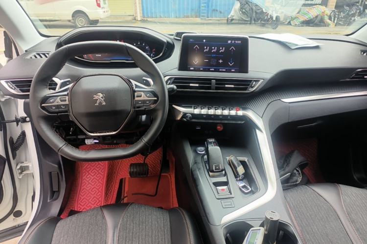 Used Peugeot 5008 2017 350THP 5-Seat Elite Edition Center Console