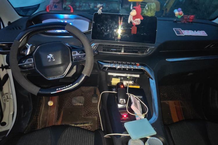 Used Peugeot 5008 2017 350THP 7-Seater Elite Edition Center Console