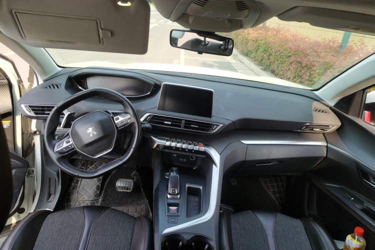 Used Peugeot 5008 2017 380THP 7-Seater Elite Edition Center Console