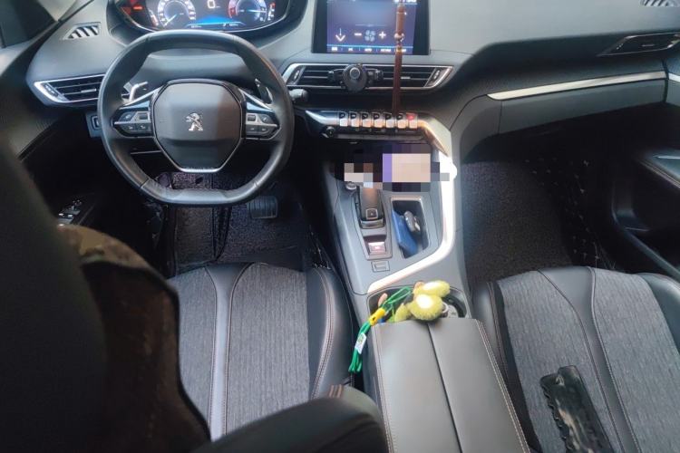 Used Peugeot 5008 2017 380THP 7-Seater Elite Edition Center Console