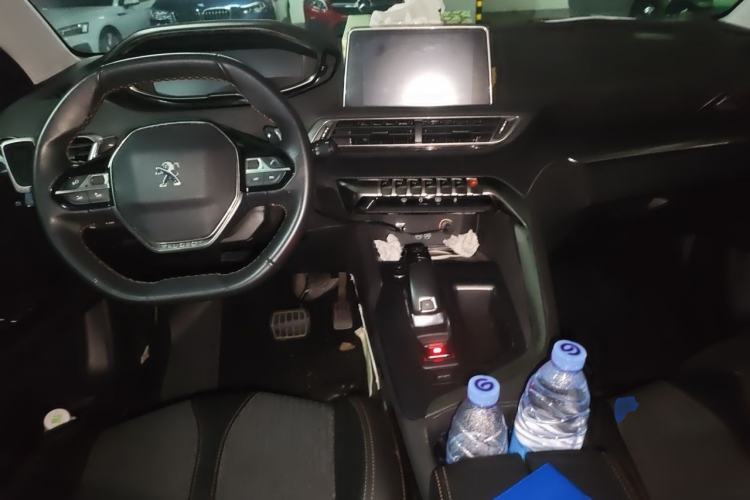 Used Peugeot 5008 2017 380THP 7-Seater Elite Edition Center Console