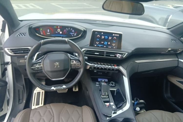 Used Peugeot 5008 2017 380THP 7-Seater Luxury GT Edition Center Console