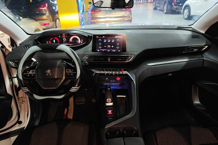 Used Peugeot 5008 2017 380THP 7-Seater Elite Edition Center Console