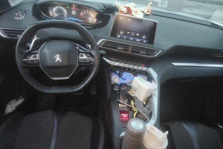 Used Peugeot 5008 2017 350THP 5-Seat Elite Edition Center Console