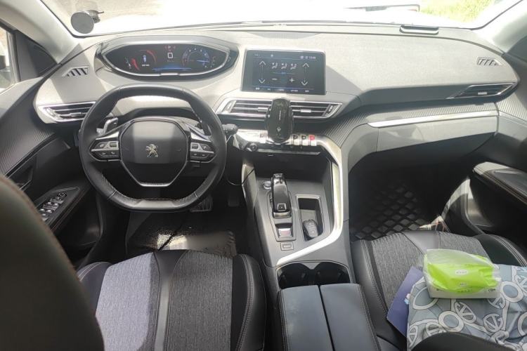 Used Peugeot 5008 2017 380THP 7-Seater Elite Edition Center Console