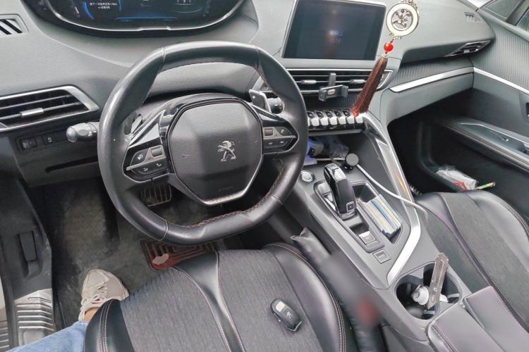 Used Peugeot 5008 2017 350THP 7-Seater Elite Edition Center Console