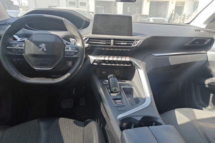 Used Peugeot 5008 2017 380THP 7-Seater Elite Edition Center Console