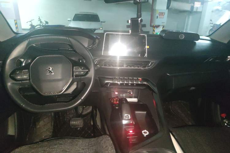 Used Peugeot 5008 2017 380THP 7-Seater Elite Edition Center Console