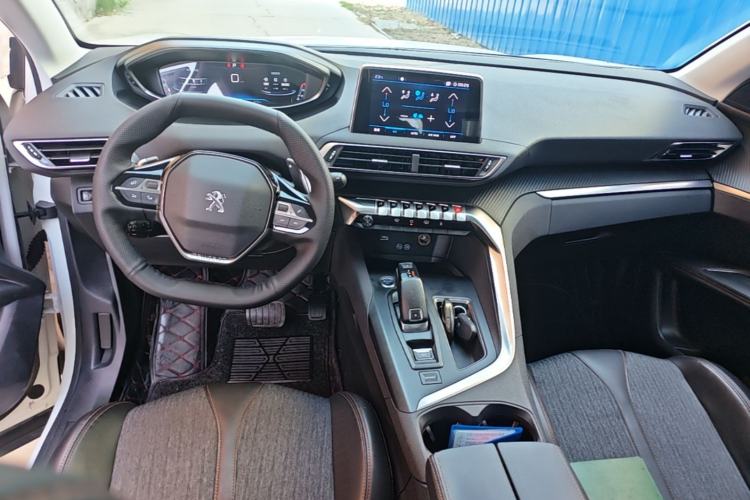 Used Peugeot 5008 2017 380THP 7-Seater Elite Edition Center Console