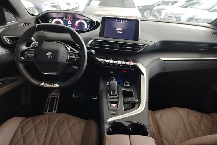 Used Peugeot 5008 2017 380THP 7-Seater Luxury GT Edition Center Console