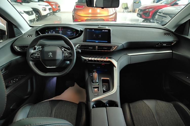 Used Peugeot 5008 2017 350THP 7-Seater Elite Edition Center Console