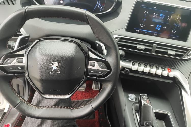 Used Peugeot 5008 2017 350THP 7-Seater Elite Edition Center Console