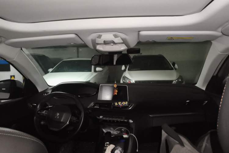 Used Peugeot 5008 2017 350THP 7-Seater Elite Edition Center Console