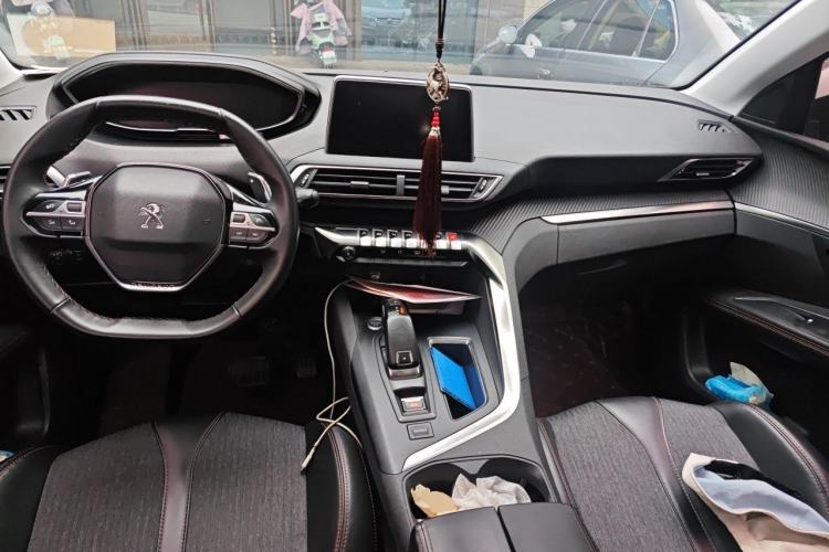 Used Peugeot 5008 2017 380THP 7-Seater Elite Edition Center Console