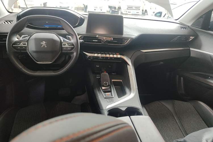 Used Peugeot 5008 2017 380THP 5-Seater Elite Edition Center Console
