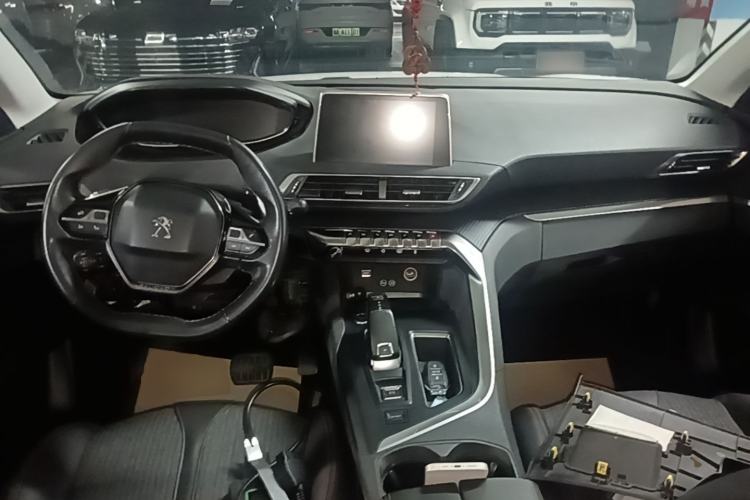 Used Peugeot 5008 2017 350THP 7-Seater Elite Edition Center Console