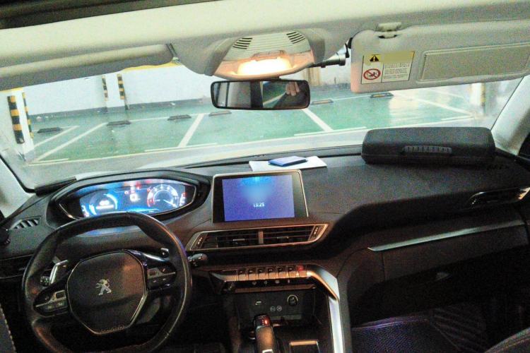 Used Peugeot 5008 2017 350THP 5-Seat Elite Edition Center Console