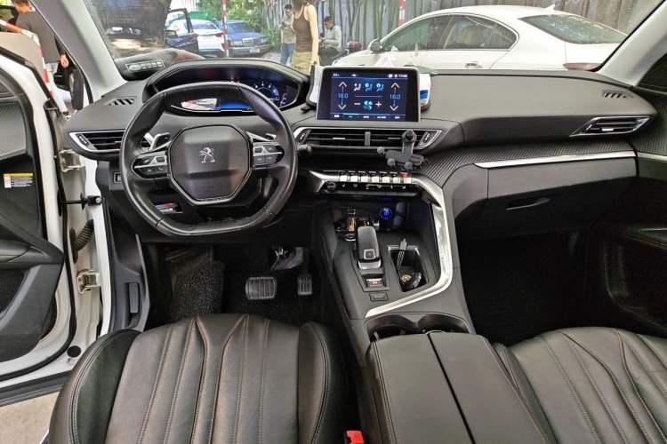 Used Peugeot 5008 2017 380THP 7-Seater Boundary-Free Edition Center Console
