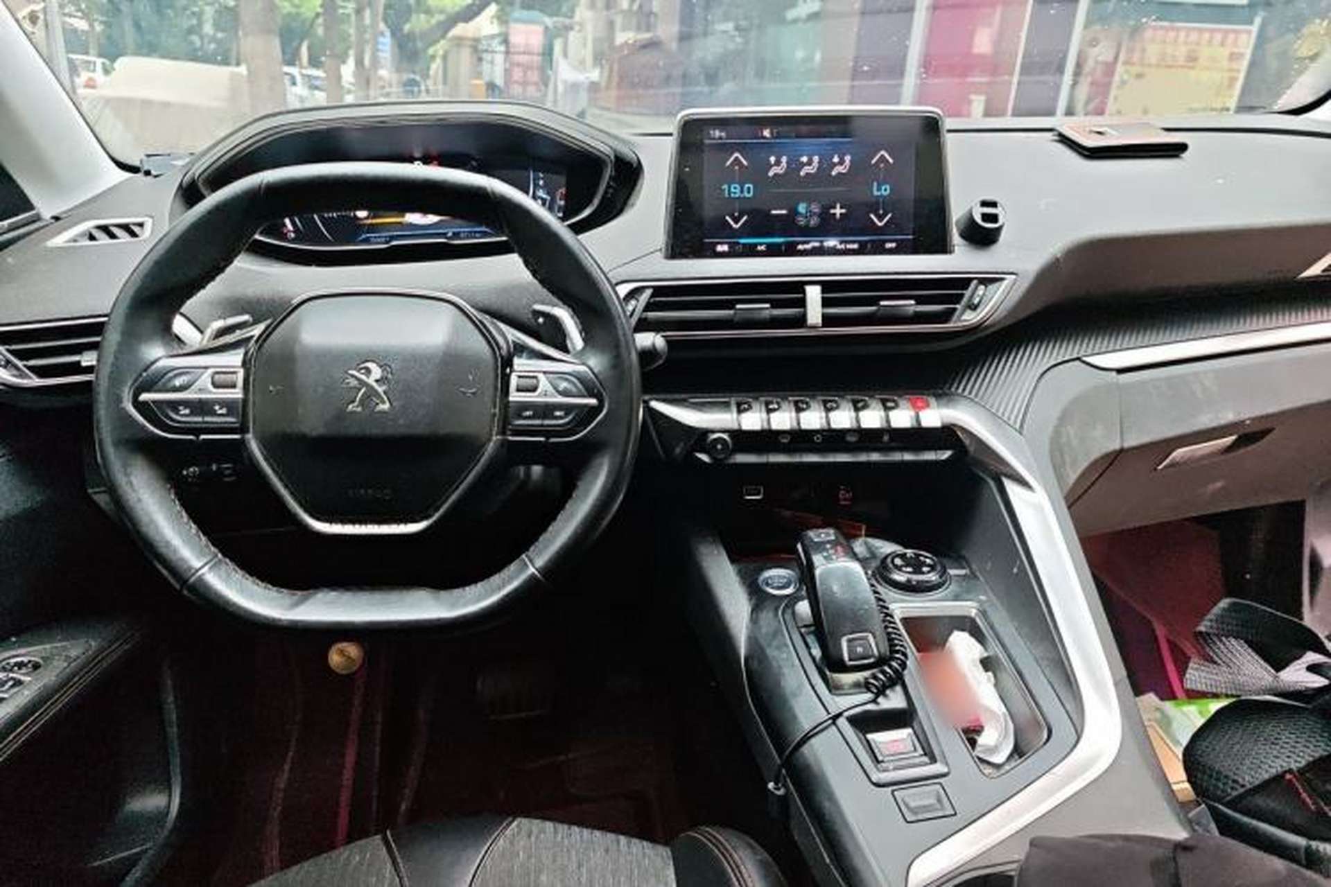 Used Peugeot 5008 2017 350THP 7-Seater Elite Edition Center Console