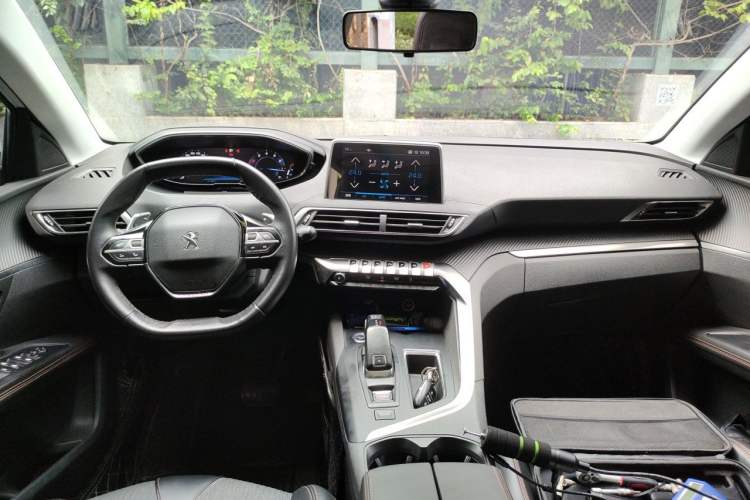 Used Peugeot 5008 2017 350THP 7-Seater Elite Edition Center Console