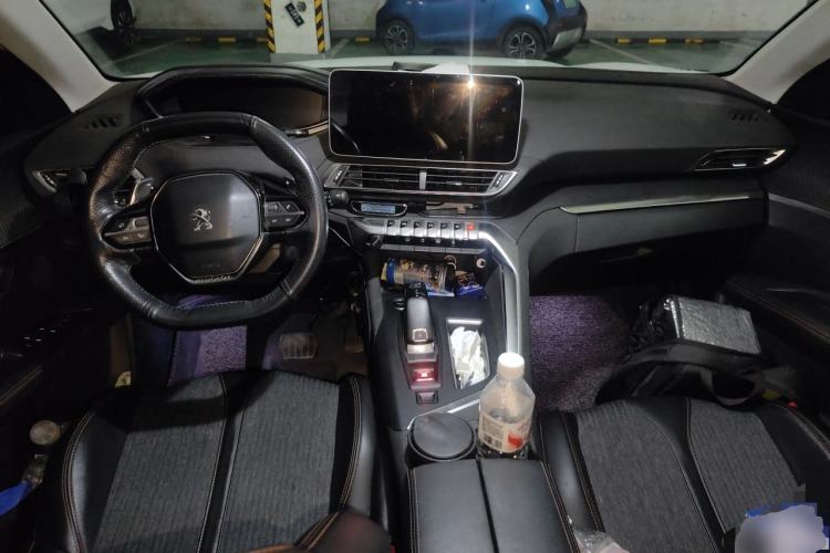 Used Peugeot 5008 2017 350THP 7-Seater Elite Edition Center Console