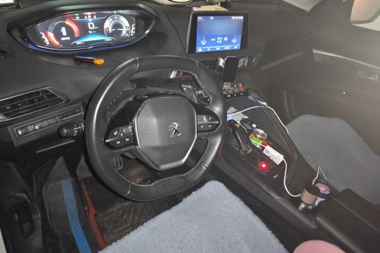 Used Peugeot 5008 2017 380THP 7-Seater Boundary-Free Edition Center Console