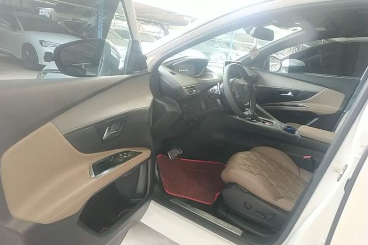 Used Peugeot 5008 2017 380THP 7-Seater Luxury GT Edition Driver Seat