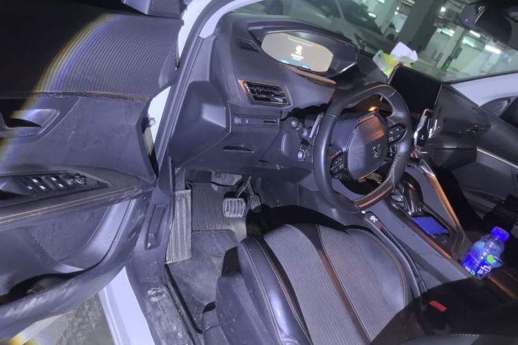 Used Peugeot 5008 2017 380THP 7-Seater Elite Edition Driver Seat