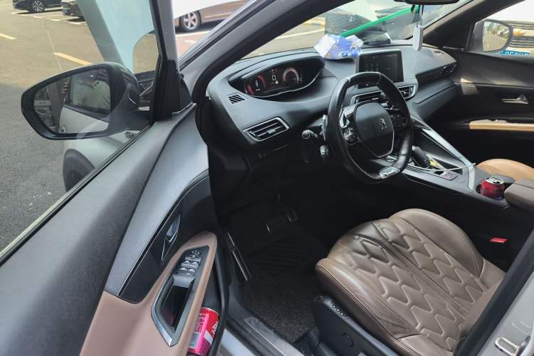 Used Peugeot 5008 2017 380THP 7-Seater Luxury GT Edition Driver Seat