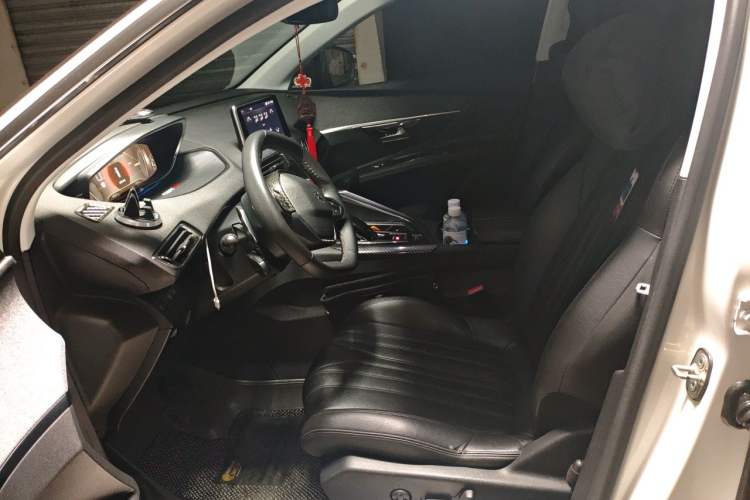 Used Peugeot 5008 2017 380THP 7-Seater Luxury Edition Driver Seat