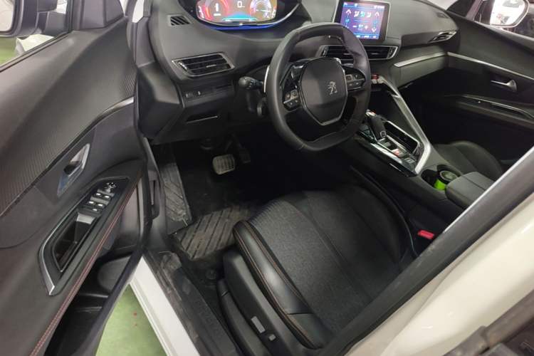 Used Peugeot 5008 2017 350THP 7-Seater Elite Edition Driver Seat