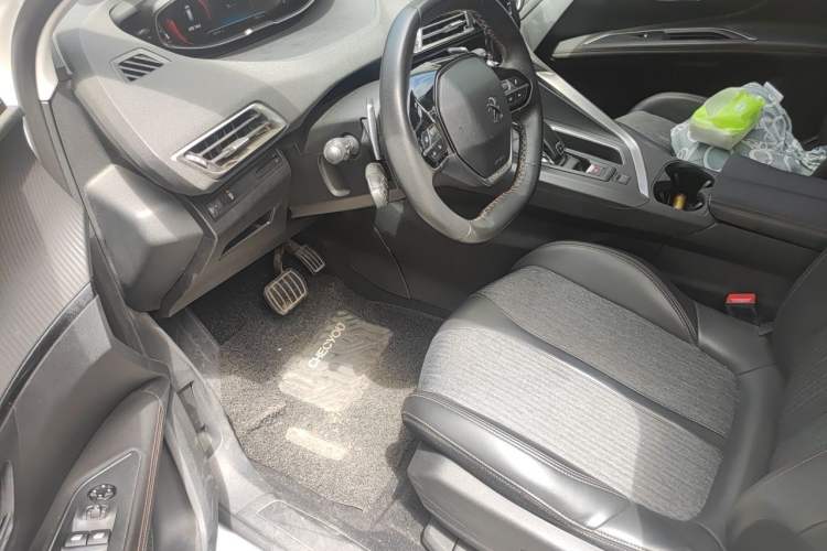 Used Peugeot 5008 2017 380THP 7-Seater Elite Edition Driver Seat