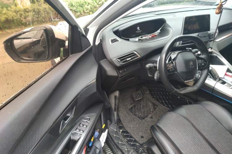 Used Peugeot 5008 2017 350THP 7-Seater Elite Edition Driver Seat