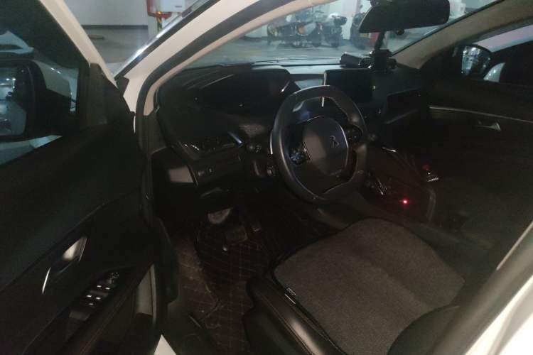 Used Peugeot 5008 2017 380THP 7-Seater Elite Edition Driver Seat