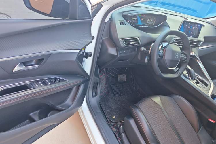 Used Peugeot 5008 2017 380THP 7-Seater Elite Edition Driver Seat