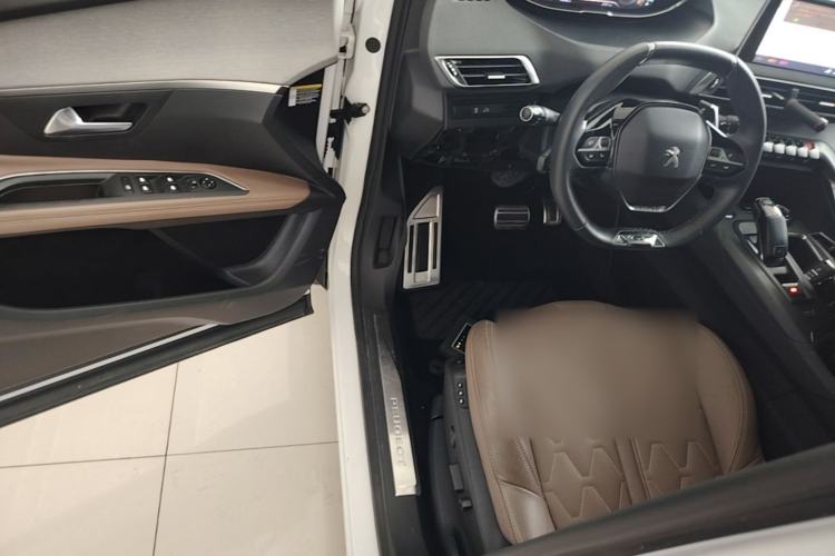 Used Peugeot 5008 2017 380THP 7-Seater Luxury GT Edition Driver Seat