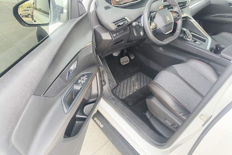 Used Peugeot 5008 2017 350THP 7-Seater Elite Edition Driver Seat