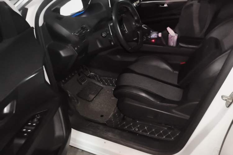 Used Peugeot 5008 2017 350THP 7-Seater Elite Edition Driver Seat