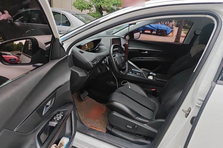 Used Peugeot 5008 2017 380THP 7-Seater Elite Edition Driver Seat