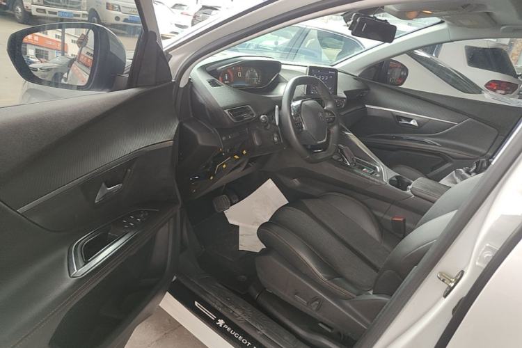 Used Peugeot 5008 2017 380THP 5-Seater Elite Edition Driver Seat