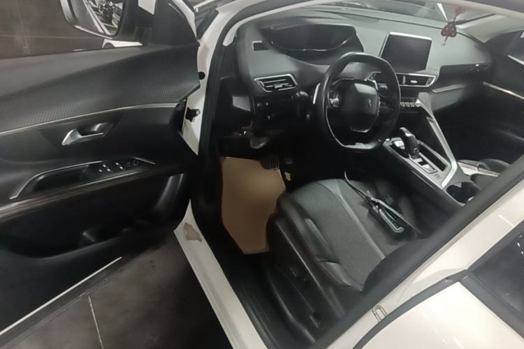 Used Peugeot 5008 2017 350THP 7-Seater Elite Edition Driver Seat