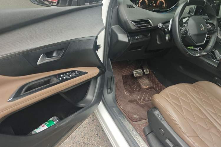 Used Peugeot 5008 2017 380THP 7-Seater Luxury GT Edition Driver Seat